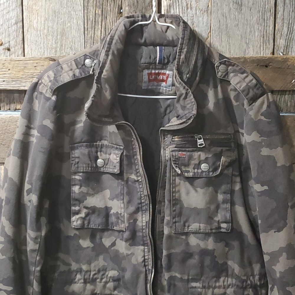 Levi's came jacket. - Picture 1 of 7